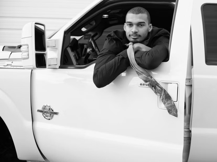 开云娱乐-文班登上LOVE杂志：盖帽像毁掉对手的一天 学少林功夫是多年梦想|马刺|圣安东尼奥马刺队|夏洛特黄蜂队|孟菲斯灰熊|文班亚马_新浪体育_新浪新闻